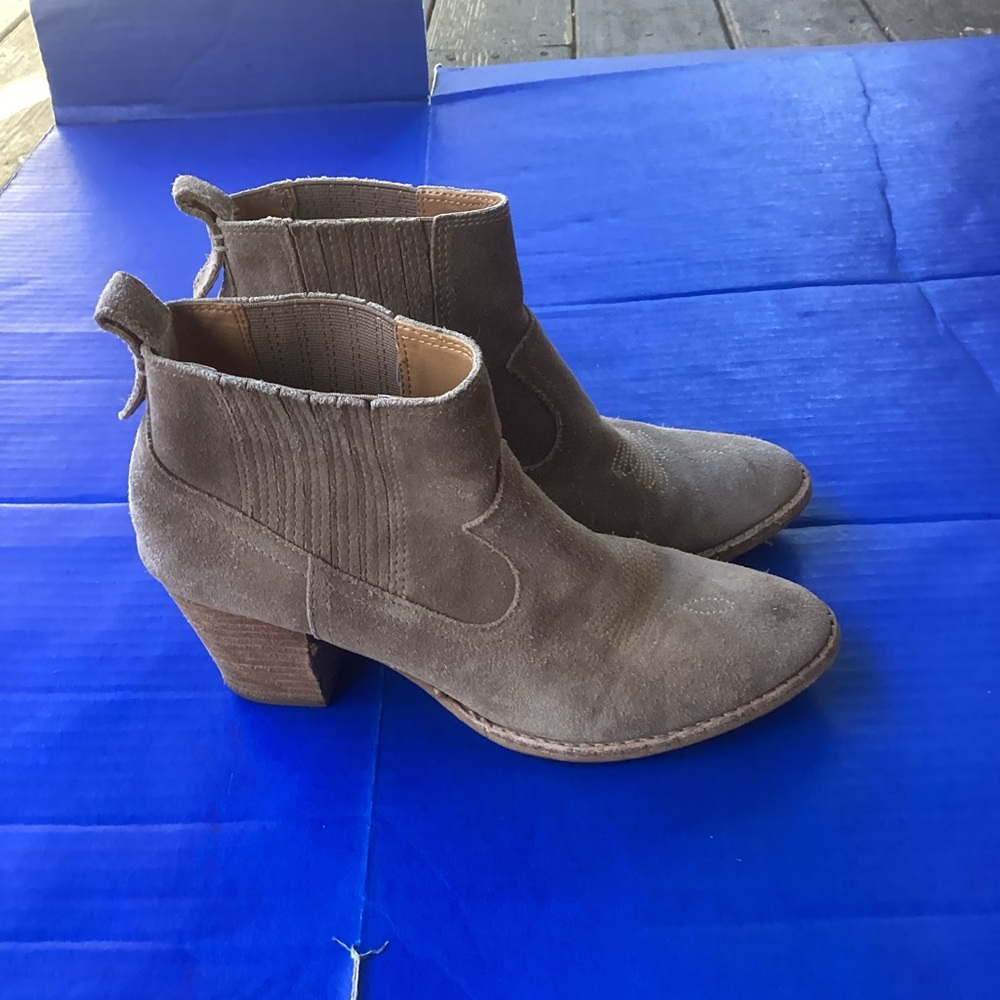 Dolce Vita Tan Suede Ankle Heeled SouthWestern Boots, size 8.5 - Picture 5 of 7